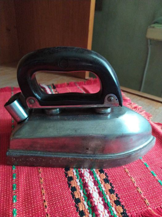 Работеща старинна ютия ЕЛПРОМ 1950 г.