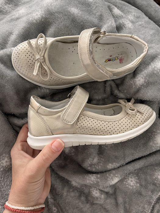 Детскинобувки с ортопедична подметка