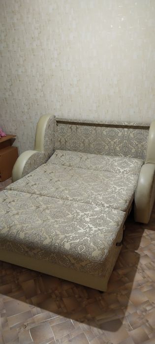 Продам диван в хорошем состоянии самовывоз