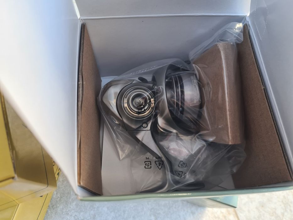 Vand 2 Mulinete Daiwa Exceler 4000 noi sigilate.