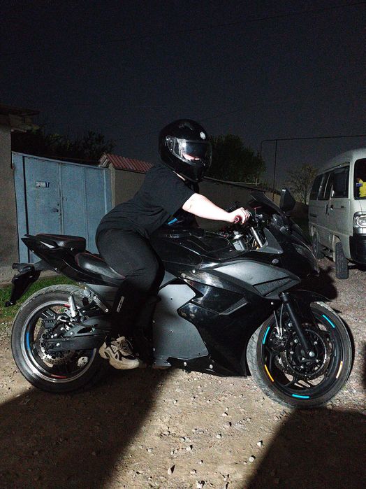 Продается Yamaha r3 2023года Электрический 3000Вт