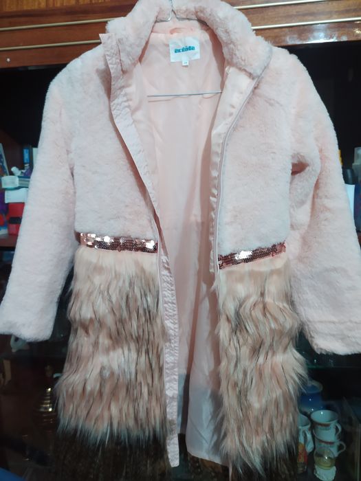 Продам шубку на девочку 128 рост