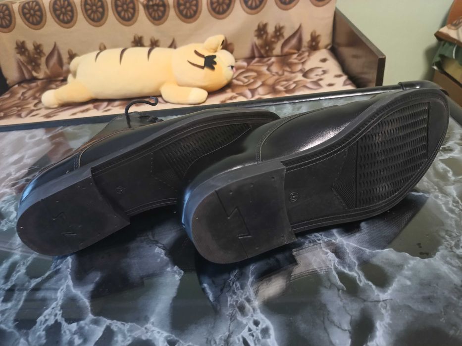 Продавам чисто нови български мъжки официални обувки