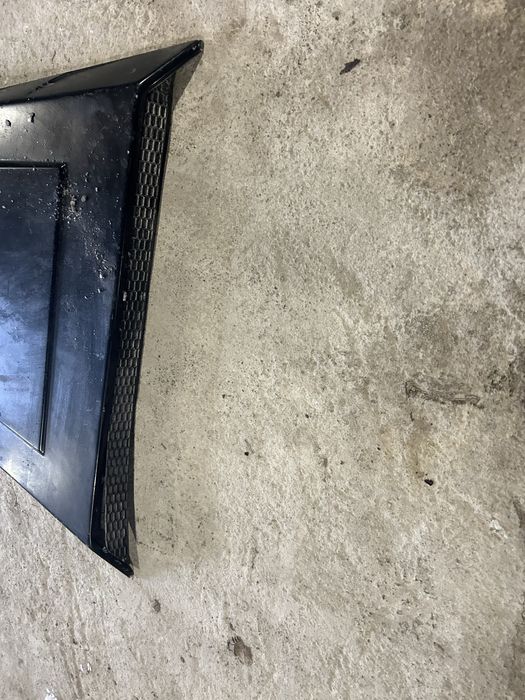 Спойлер на капот