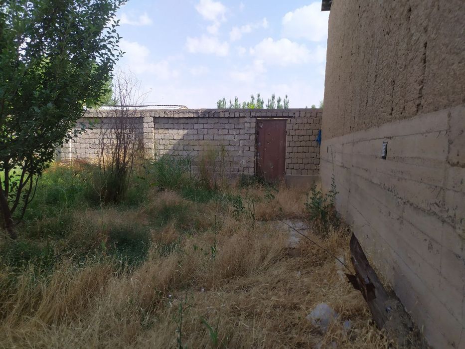 hovli uchastka leles kokterak. uchastka sotiladi 75000$ 6 sotix 20x30