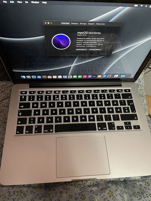• Macbook  Pro • Retina •