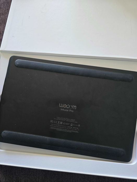 Графичен таблет Wacom Intuos PRO large (PTH-860)