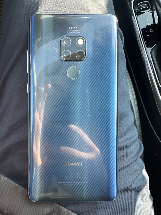 Продается телефон Huawei mate 20