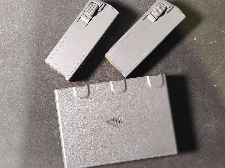 2 Baterii DJI Avata 2 + Hub Încărcare Two-Way