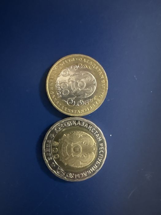 Продам монеты 200 и 100 тенге
