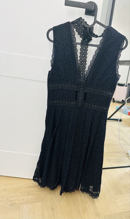 Рокля Guess черна дантелена