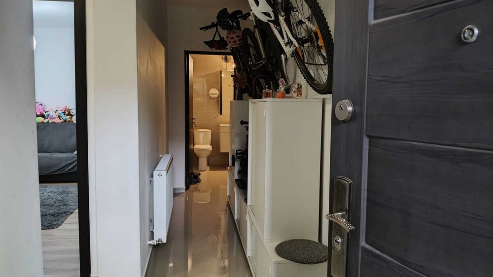 Apartament 2 camere cu parcare proprie si curte privata a blocului