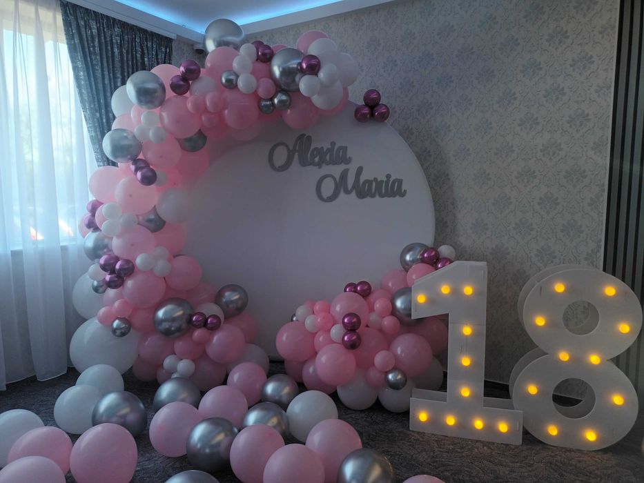 Aranjamente majorat Decor baloane Photocorner 18 ani / zi de nastere / botez / gender reveal Decor baloane Bucuresti Panou foto