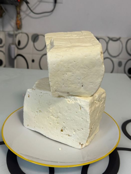 Telemea veche si burduf de oaie 100% maturata  de pe Valea Hartibaciului