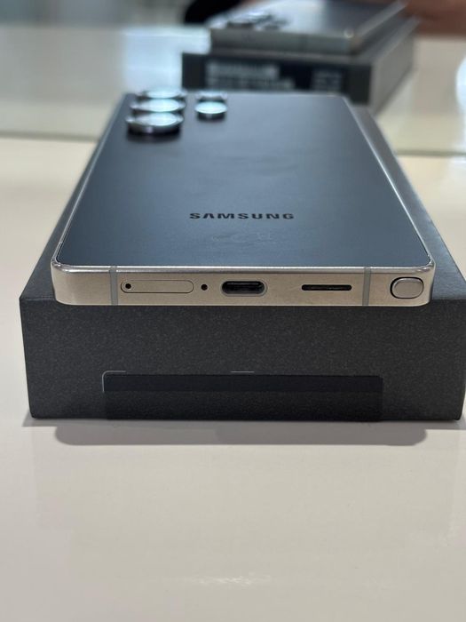 Samsung galaxy s25 ultra-като нов