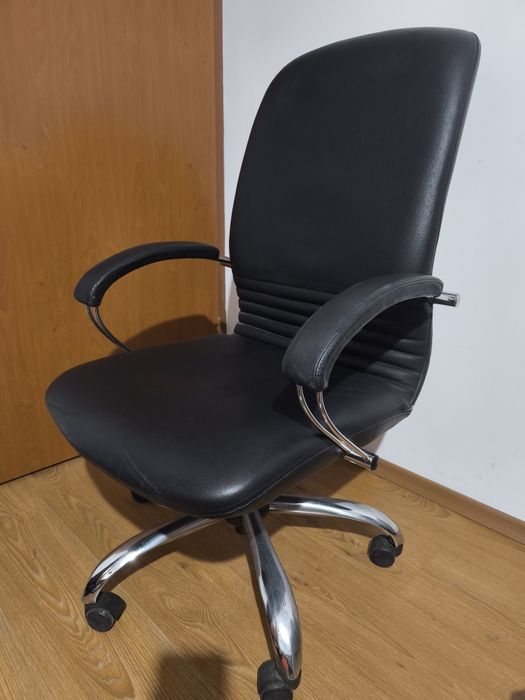 Голям  офис стол  от естествена кожа