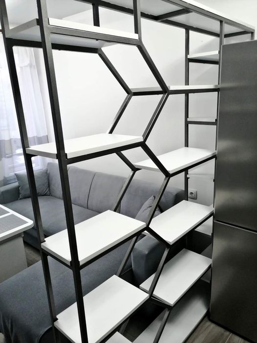 Изработка на рафтове етажерки столове