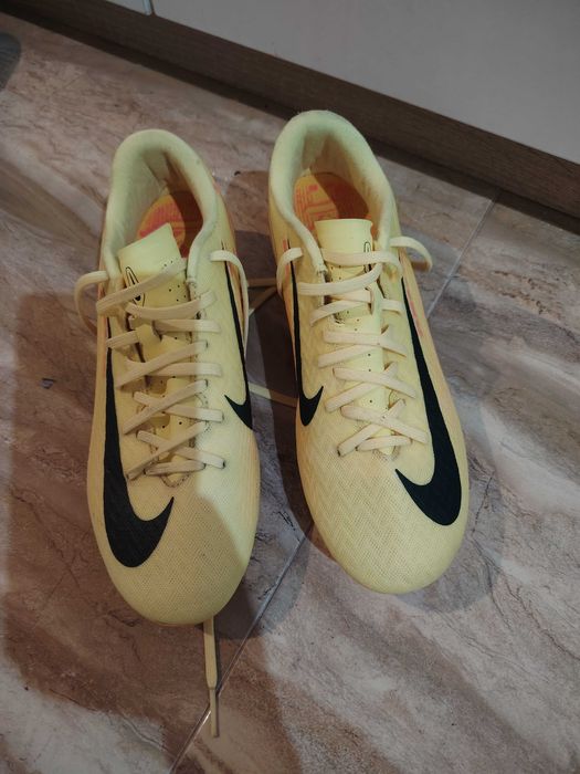 Бутони Nike номер 37, 5