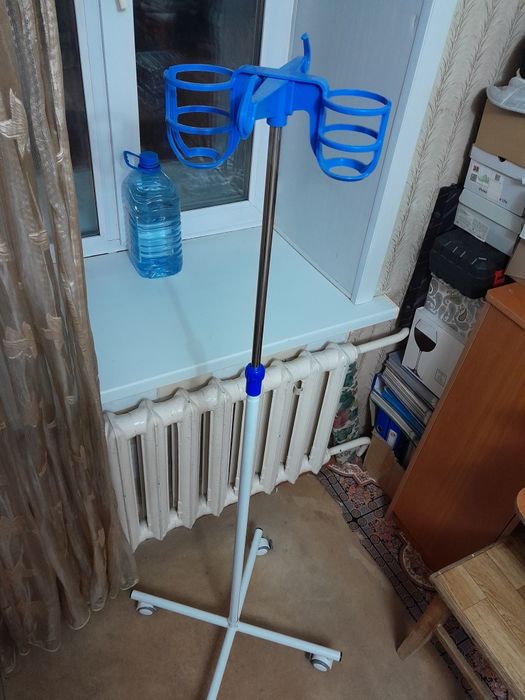 Стойка для капельниц