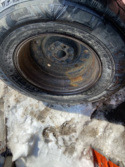 Резина с дискам 245/70 R16 Nokian