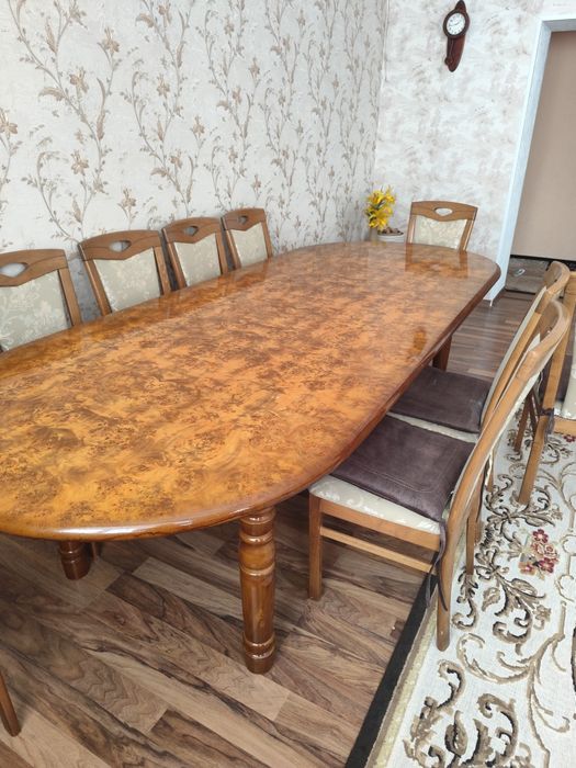 Продам стол и 12 стульев