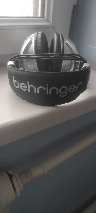 Студийные проводные наушники