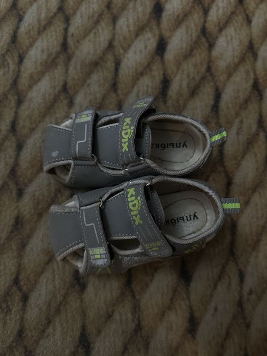 Продам детские сандали