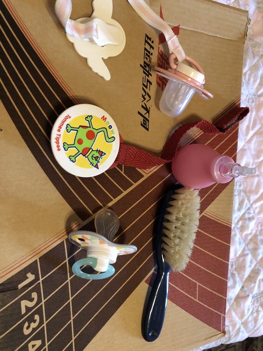 Продаётся всё для новорожденных.