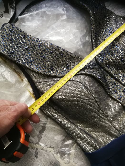 Vand  urgent rochie de gală purtată o singură dată