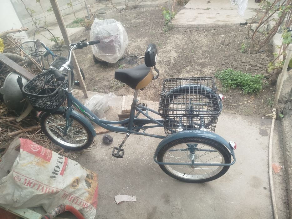 Велосипед трёхколёсный