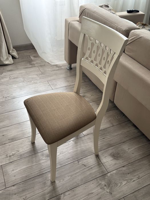 Стол и 8 стульев