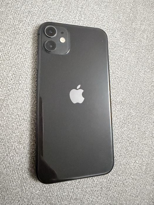 iPhone 11 , черный цвет, есть коробка