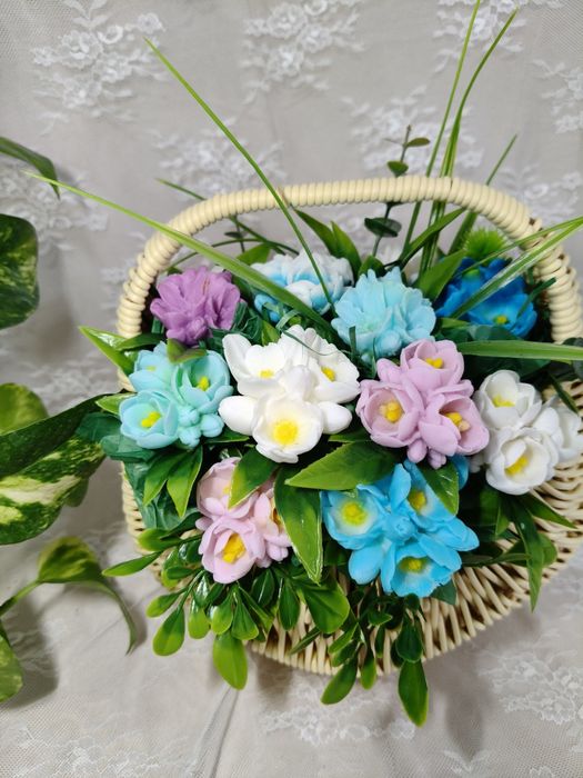 Корзинка цветов для подарка