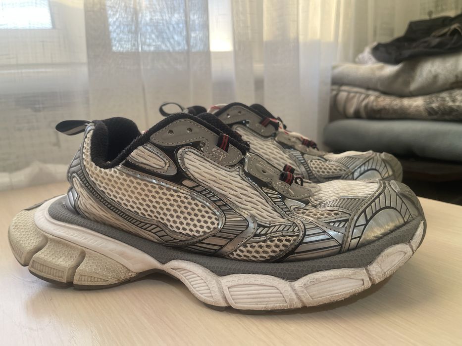 Balenciaga 3XL.