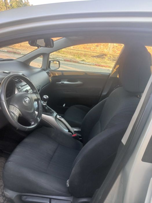 Тойота Аурис 2.0