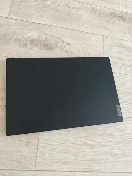 Продам современный ноутбук lenovo сумка мышка