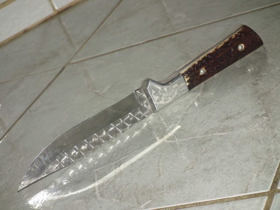 Cutit de vánátoare cutit cu plásele din corn + toc piele nr.18