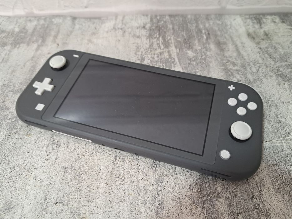 Продам игровую консоль NINTENDO SWITCH Lite
