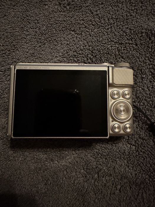 Canon SX730 HS с блокиран преден ламел