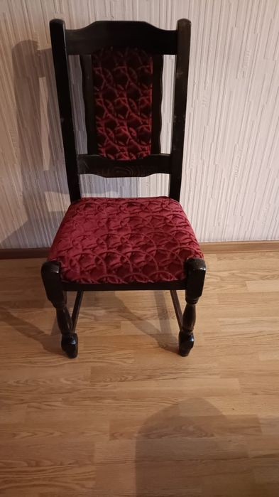 Продам стулья 8 штук.