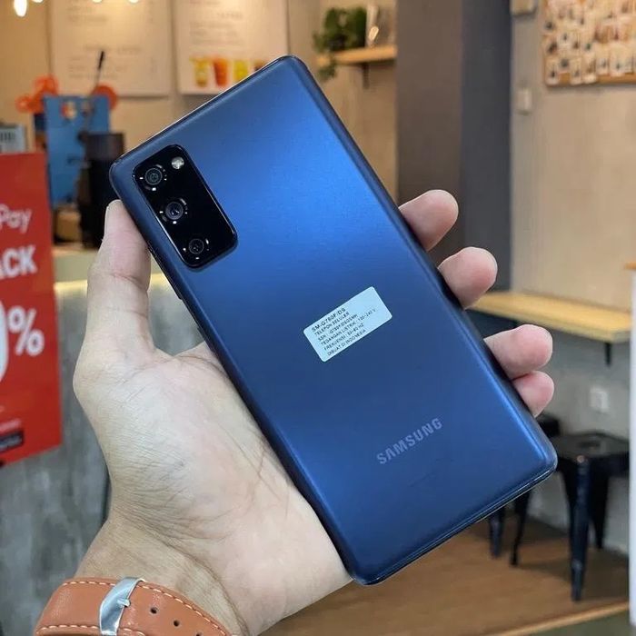 Продаётся Samsung S20fe 8/128gb Blue в идеальном состаяние