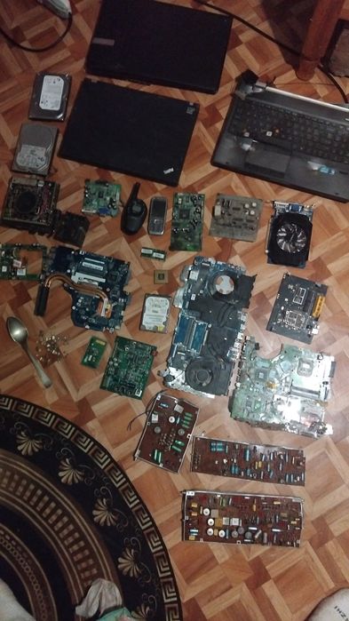 продават се електроника скрап