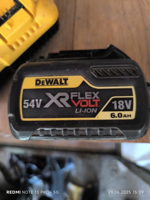 Circular cu masa pe acumulatori dewalt dcs7485lt dcs