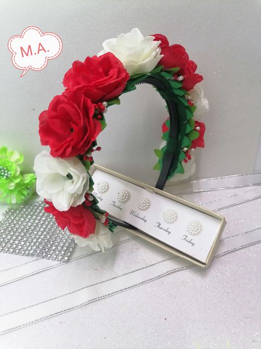 Красиви аксесоари за коса с бяла и червена рози!