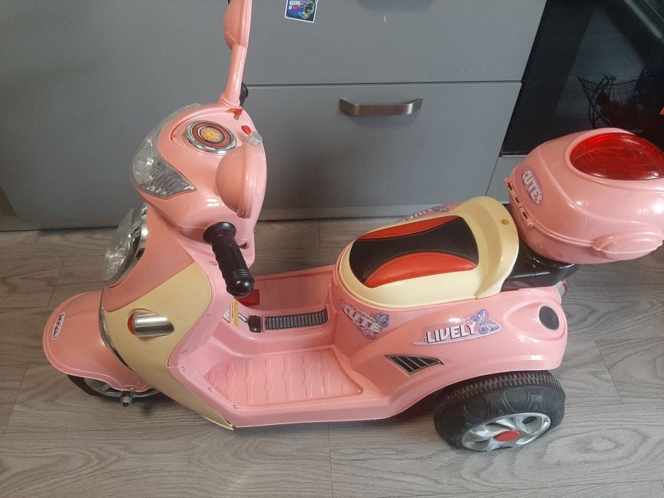 Motocicleta electrica copii fete roz Lively