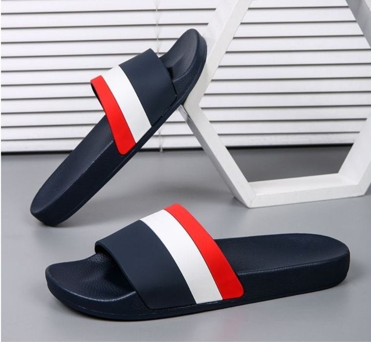 Продам шлепанцы 1INAMILLION синие