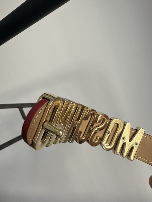 Moschino червен лачен колан