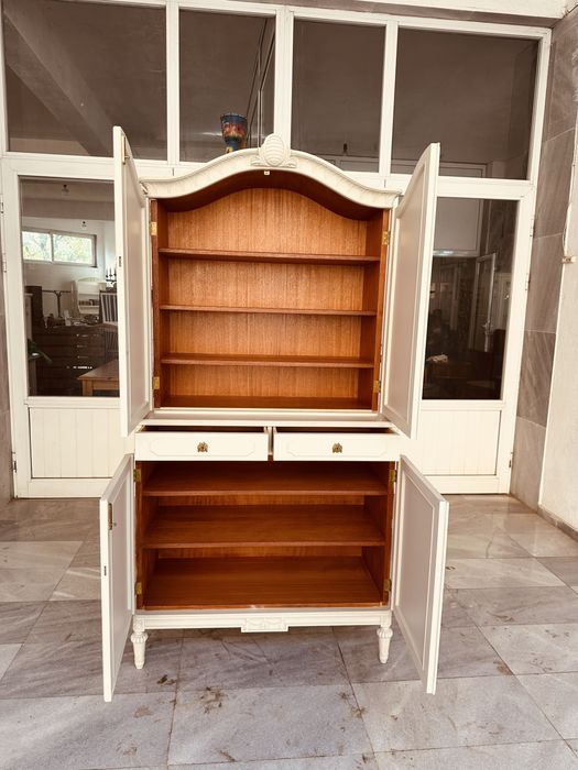 Шведски винтидж шкаф в стил Gustavian / Неокласицизъм