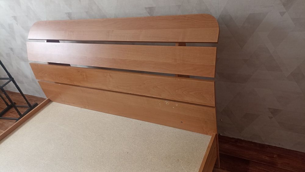 Двуспальная кровать