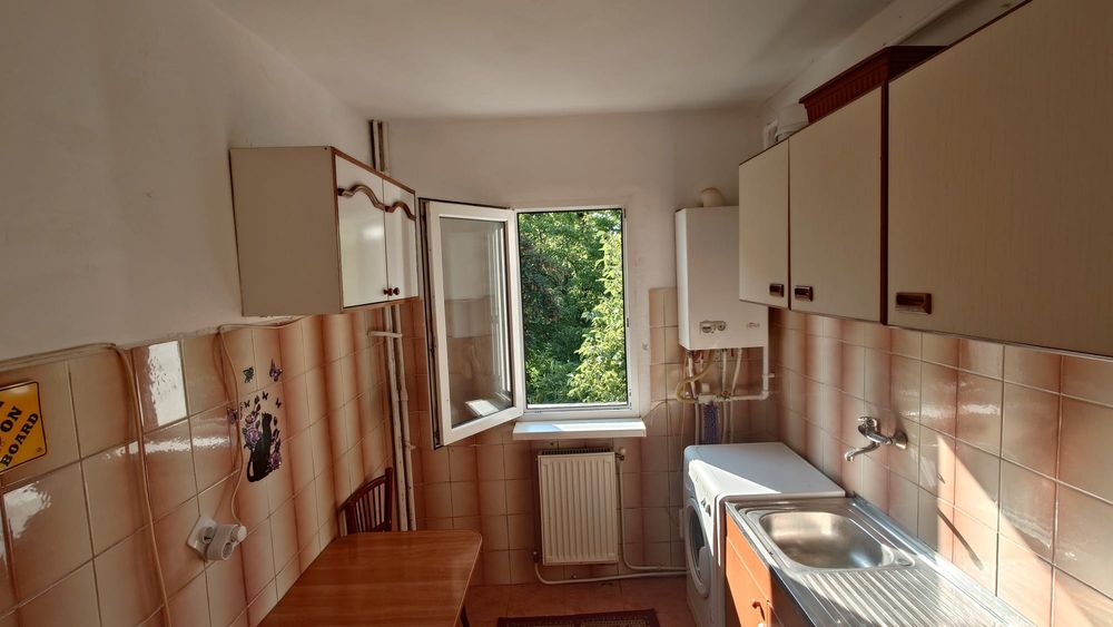 Apartament spre închiriere semidecomandat
